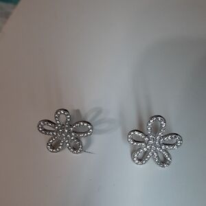 New Elegant Silver Flower Earrings